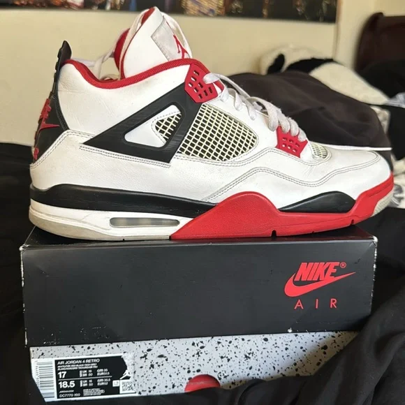 Jordan 4 Retro - Picture 4 of 5